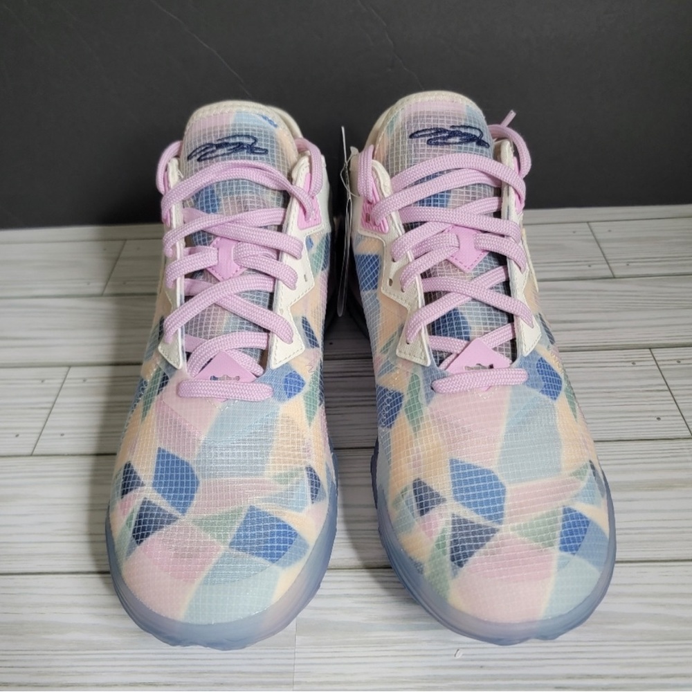 Nike atmos x LeBron 18 Low 'Sakura' CV7562-101